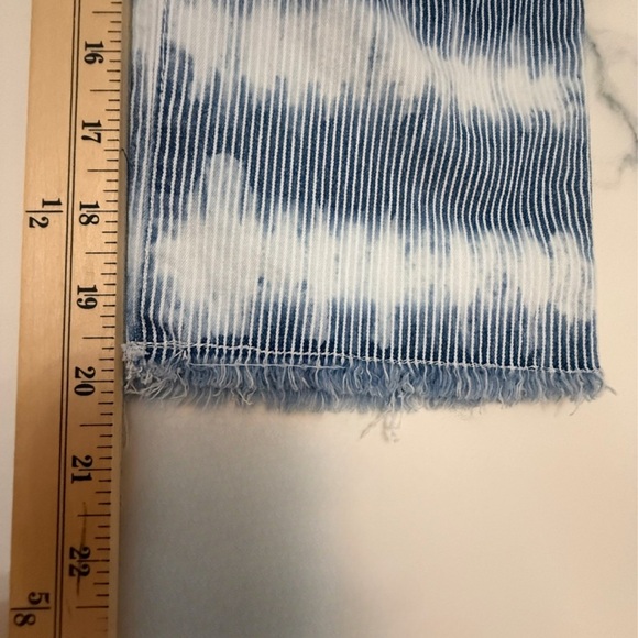 Chico’s Perfect Stretch Girlfriend Crop Jean, Chico’ Size 0, Regular Size 6 - Picture 4 of 7